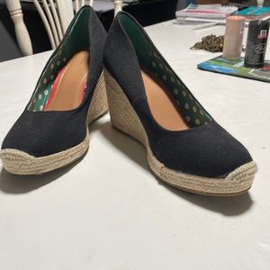 Women’s wedge style shoes size 11